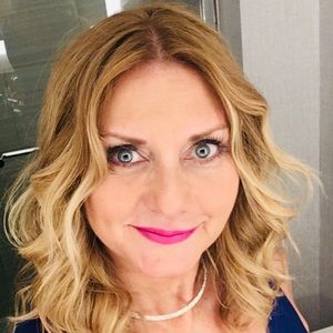 Meet your Posher, Adrienne